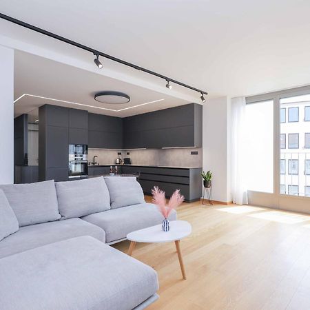 Downtown Luxe Retreat- Konventna Daire Bratislava Dış mekan fotoğraf
