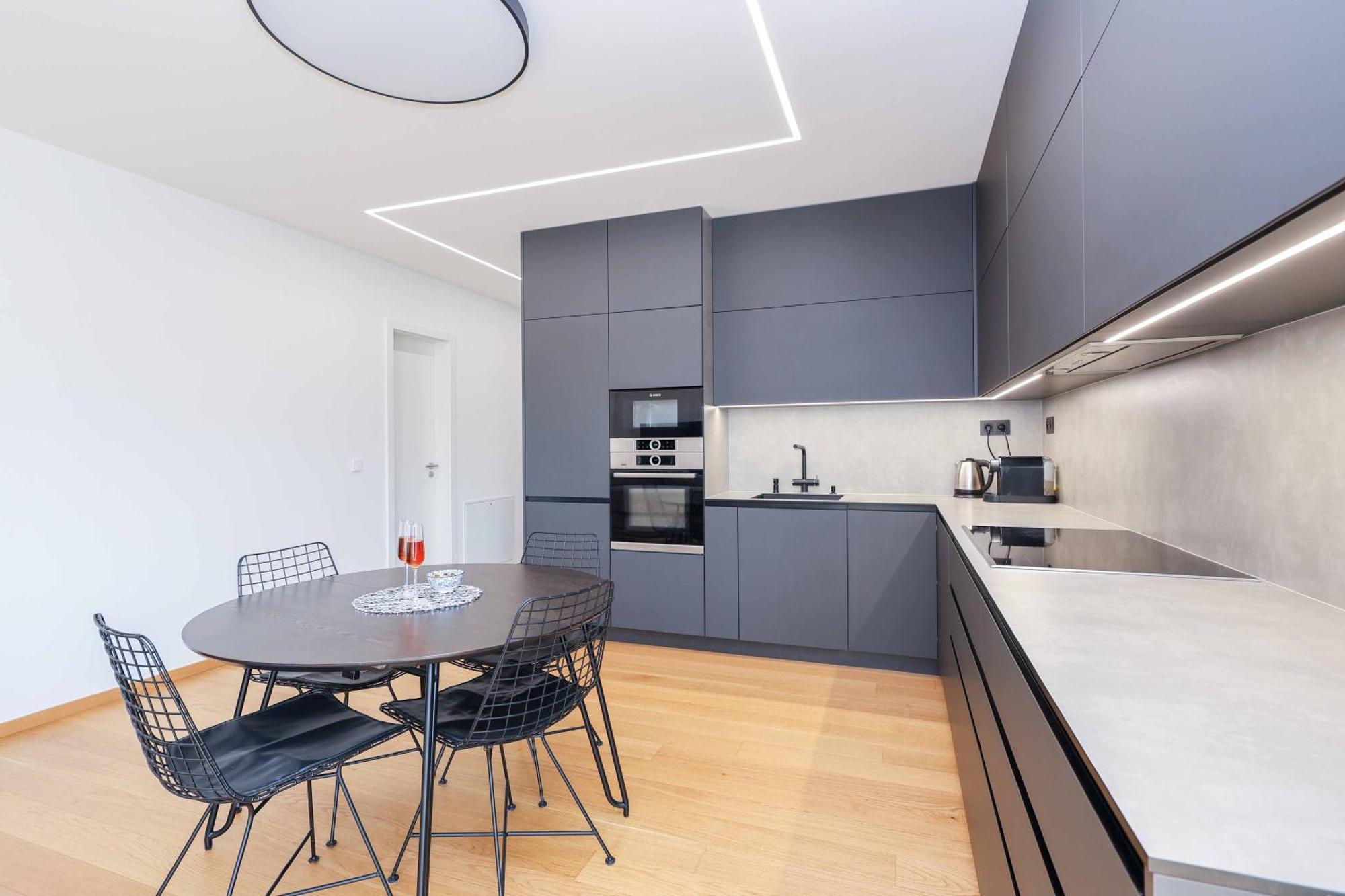 Downtown Luxe Retreat- Konventna Daire Bratislava Dış mekan fotoğraf