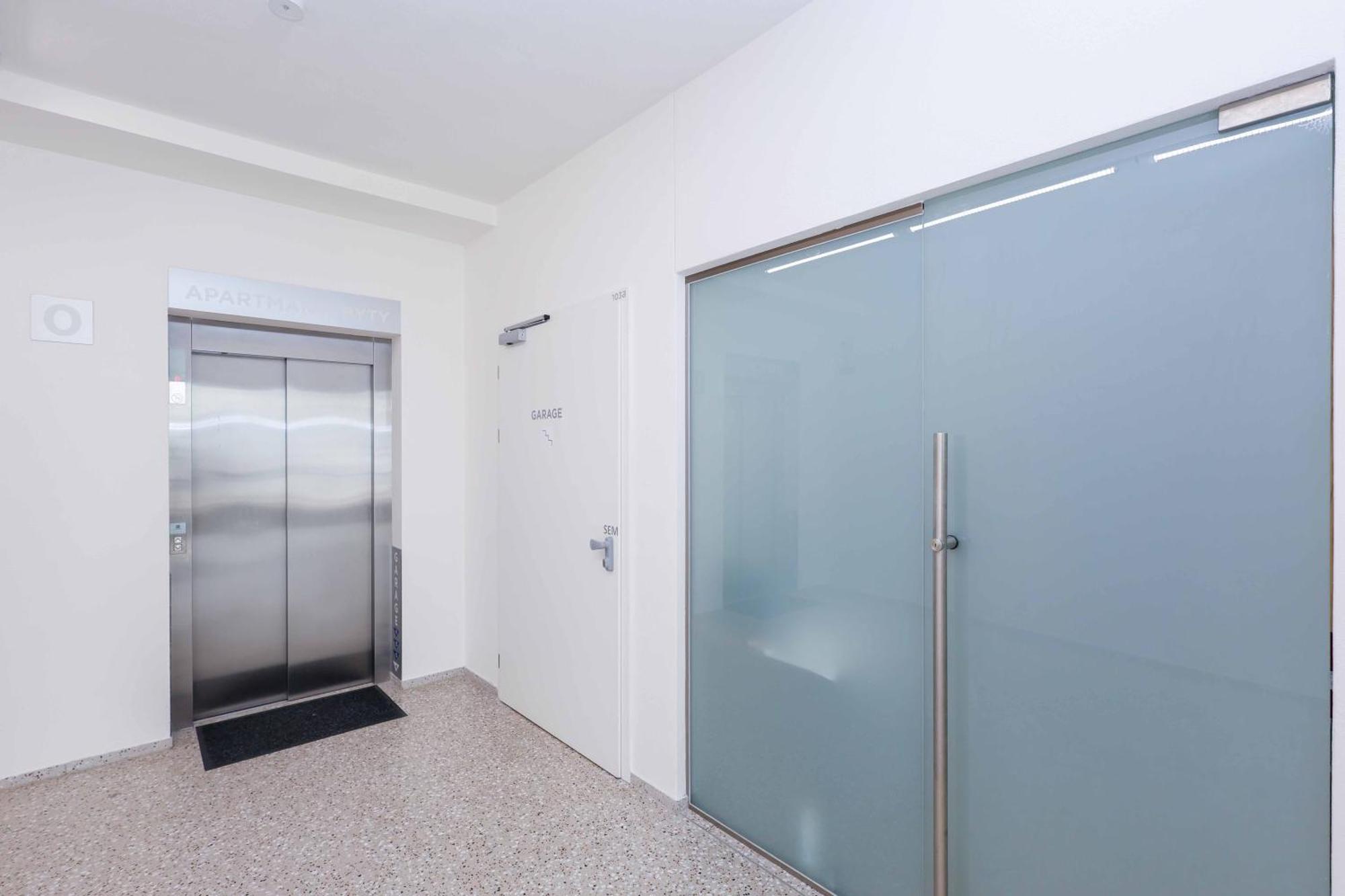 Downtown Luxe Retreat- Konventna Daire Bratislava Dış mekan fotoğraf
