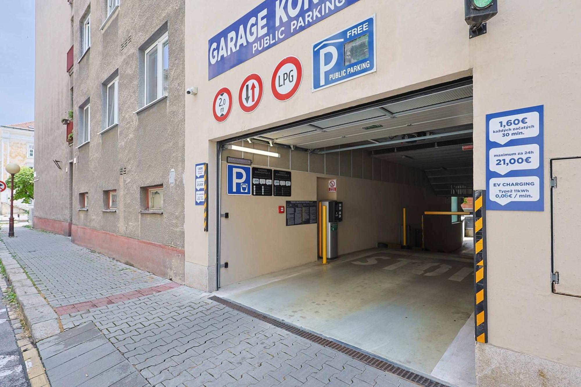 Downtown Luxe Retreat- Konventna Daire Bratislava Dış mekan fotoğraf