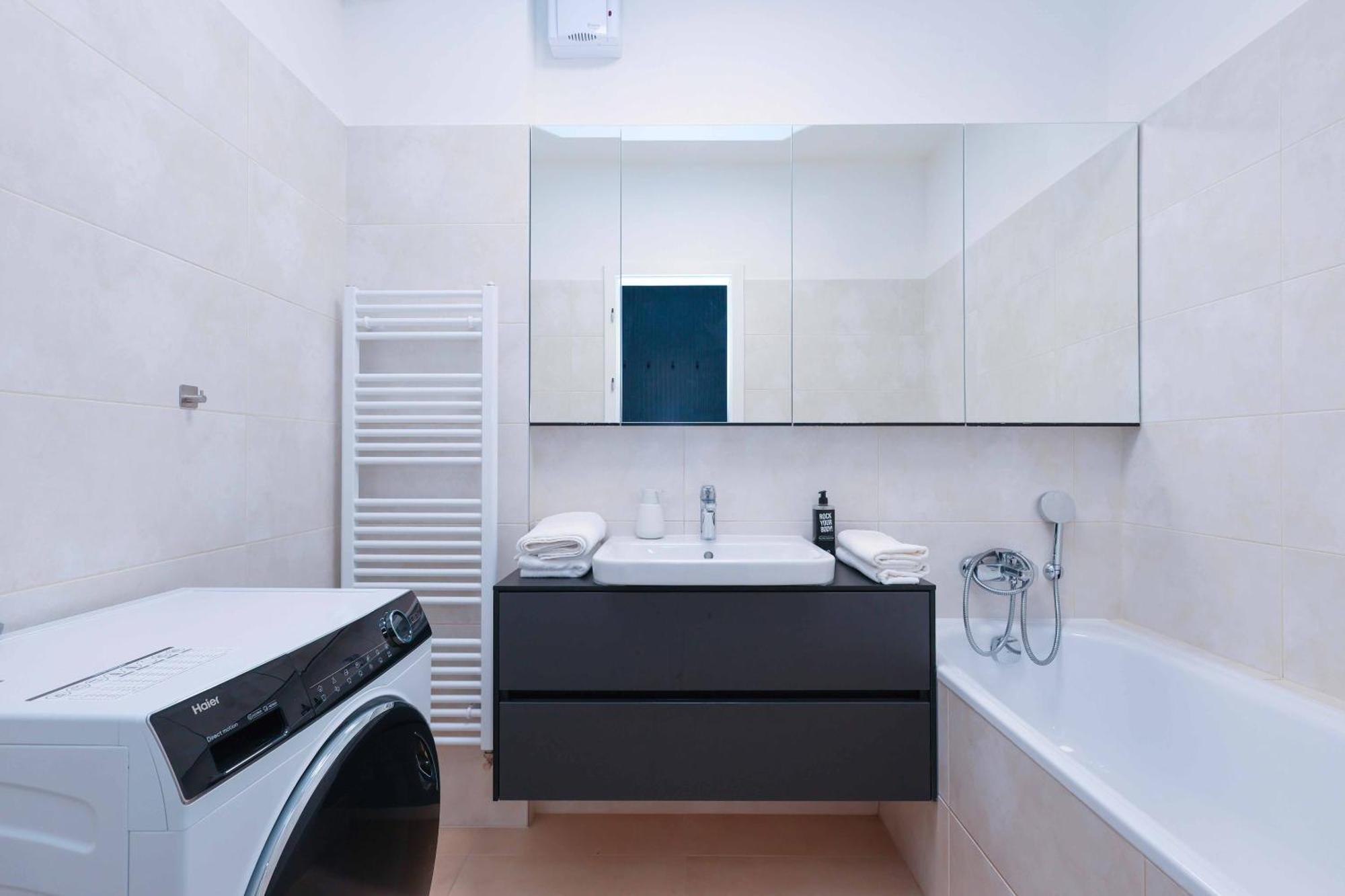 Downtown Luxe Retreat- Konventna Daire Bratislava Dış mekan fotoğraf