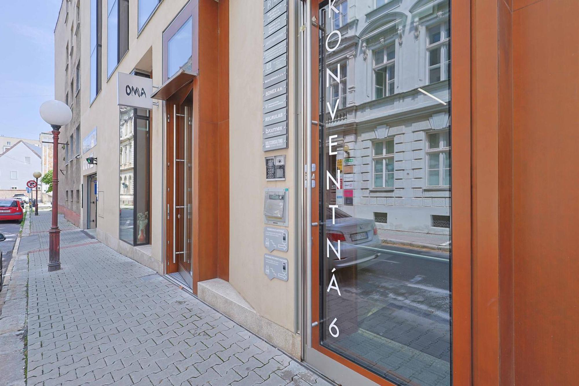 Downtown Luxe Retreat- Konventna Daire Bratislava Dış mekan fotoğraf